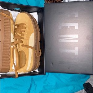 Rihanna Fenty Pumas (( never been worn ))
